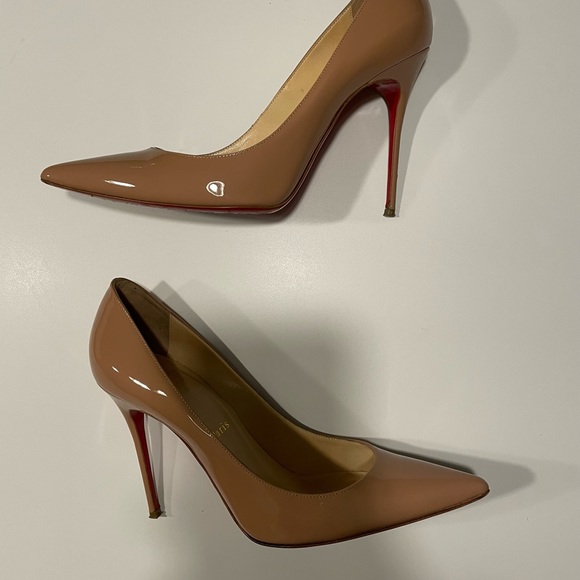 Christian Louboutin Decolette 554 Nude Patent Pumps - Picture 5 of 13